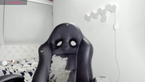 Snapshot of angell_hans11_aws chatting on 12/28/24, 06:17 Im Angel online show from 12/28/24, 06:17