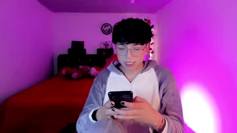 Snapshot of angellonfire chatting on 11/20/25, 04:01 Angel online show from 11/20/25, 04:01