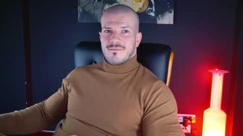 Snapshot of angeloeric chatting on 12/17/24, 05:26 BlackWolf online show from 12/17/24, 05:26