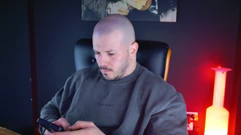 Snapshot of angeloeric chatting on 12/20/24, 02:16 BlackWolf online show from 12/20/24, 02:16