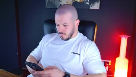 Snapshot of angeloeric chatting on 01/07/25, 01:24 BlackWolf online show from 01/07/25, 01:24