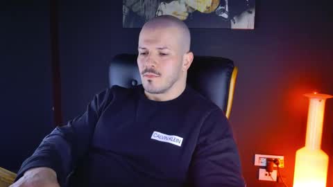 Snapshot of angeloeric chatting on 01/11/25, 04:36 BlackWolf online show from 01/11/25, 04:36