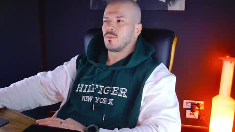 Snapshot of angeloeric chatting on 01/15/25, 05:29 BlackWolf online show from 01/15/25, 05:29
