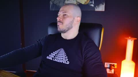 Snapshot of angeloeric chatting on 01/21/25, 05:49 BlackWolf online show from 01/21/25, 05:49