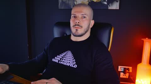 Snapshot of angeloeric chatting on 01/21/25, 12:18 BlackWolf online show from 01/21/25, 12:18