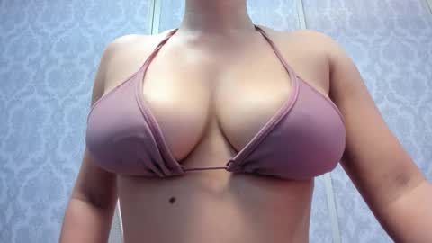 Snapshot of angelstonne_ chatting on 11/15/25, 11:21 Angel online show from 11/15/25, 11:21