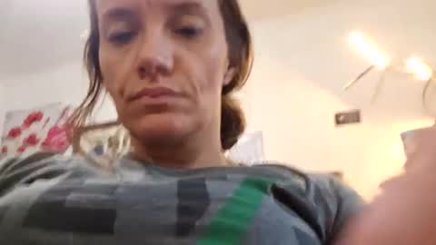 Snapshot of angelvanderpool71 chatting on 09/17/25, 07:59 angelvanderpool71 online show from 09/17/25, 07:59
