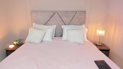 Snapshot of angely_perry chatting on 11/08/25, 12:16 angely_perry online show from 11/08/25, 12:16