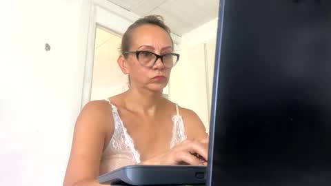 Snapshot of angelycute476334 chatting on 10/02/25, 08:16 angelycute476334 online show from 10/02/25, 08:16