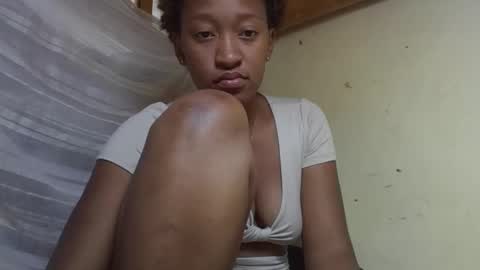 Snapshot of angevannessa chatting on 10/15/25, 07:30 ange online show from 10/15/25, 07:30