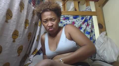 Snapshot of angevannessa chatting on 10/24/25, 10:28 ange online show from 10/24/25, 10:28