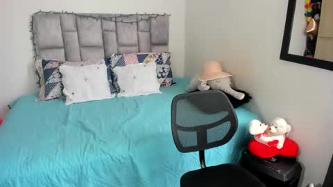 Snapshot of angie_blondie chatting on 12/14/24, 06:20 angie online show from 12/14/24, 06:20