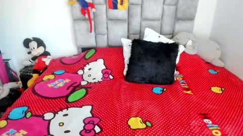 Snapshot of angie_blondie chatting on 01/22/25, 10:48 angie online show from 01/22/25, 10:48