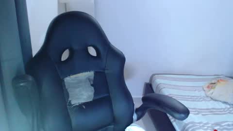 Snapshot of angie_dreamgirl chatting on 02/14/25, 10:36 IG angie dreamgirl01 online show from 02/14/25, 10:36