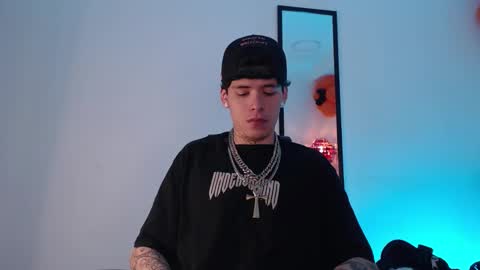 anhonymus online show from 10/31/25, 08:54