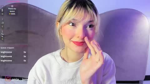 Snapshot of ania_mml chatting on 12/23/24, 08:14 Ania online show from 12/23/24, 08:14