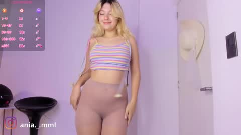 Snapshot of ania_mml chatting on 09/19/25, 07:58 Ania online show from 09/19/25, 07:58