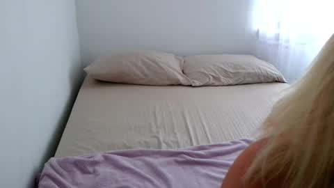 Snapshot of ania_mml chatting on 10/20/25, 08:53 Ania online show from 10/20/25, 08:53