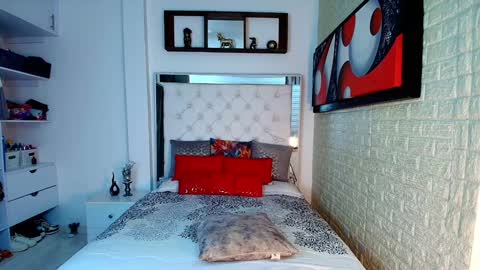 laura  online show from 10/18/25, 12:13