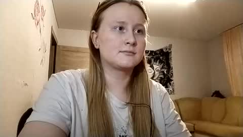 Snapshot of anika_lipps chatting on 10/10/25, 12:42 Anika online show from 10/10/25, 12:42