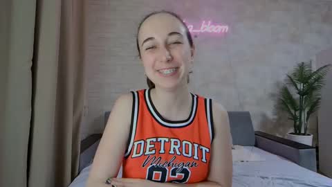 Snapshot of anikabloom chatting on 02/13/25, 04:54 anikabloom online show from 02/13/25, 04:54