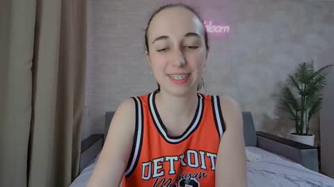 Snapshot of anikabloom chatting on 02/13/25, 07:56 anikabloom online show from 02/13/25, 07:56