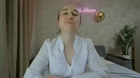 Snapshot of anikabloom chatting on 02/18/25, 02:27 anikabloom online show from 02/18/25, 02:27