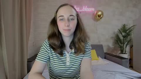 Snapshot of anikabloom chatting on 02/19/25, 12:25 anikabloom online show from 02/19/25, 12:25