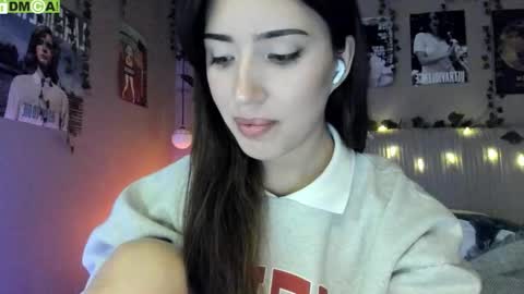 Snapshot of anisa_sweet chatting on 10/12/25, 06:01 Anisa Moan from LovenseWet from Tip MenuOpen for Private online show from 10/12/25, 06:01