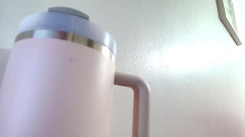 ana independent model online show from 11/22/25, 09:52