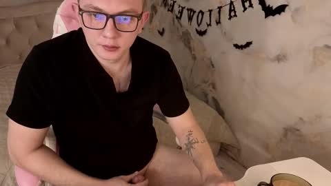 Snapshot of anmen10 chatting on 10/30/25, 06:15 anmen10 online show from 10/30/25, 06:15