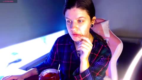 Snapshot of ann_mikele chatting on 01/06/25, 10:02 Ann online show from 01/06/25, 10:02