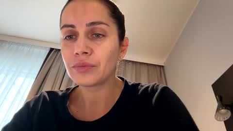 Anna online show from 11/08/25, 07:41