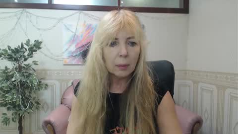 Snapshot of anna_ditrih chatting on 12/29/24, 12:34 Anna Ditrih online show from 12/29/24, 12:34