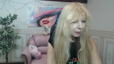 Snapshot of anna_ditrih chatting on 12/30/24, 12:31 Anna Ditrih online show from 12/30/24, 12:31