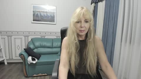 Snapshot of anna_ditrih chatting on 01/04/25, 04:43 Anna Ditrih online show from 01/04/25, 04:43