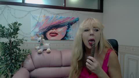 Snapshot of anna_ditrih chatting on 01/09/25, 01:13 Anna Ditrih online show from 01/09/25, 01:13