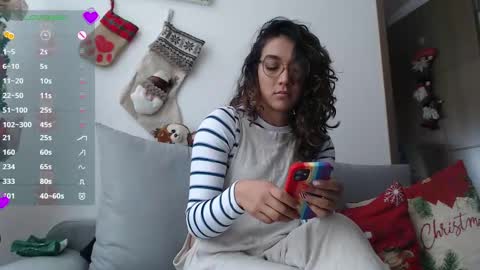 Snapshot of anna_dlove_cam chatting on 12/23/24, 02:50 Anna online show from 12/23/24, 02:50