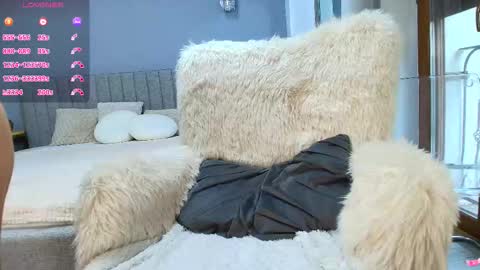 Snapshot of anna_lewis chatting on 10/13/25, 06:35 Anna online show from 10/13/25, 06:35