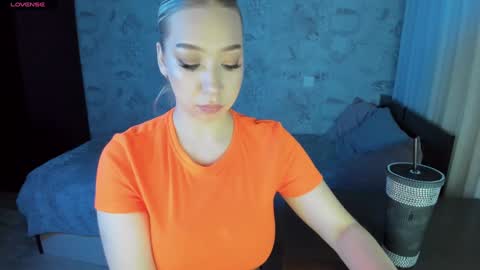Snapshot of annabelle_art chatting on 01/15/25, 04:54 Annabelle online show from 01/15/25, 04:54
