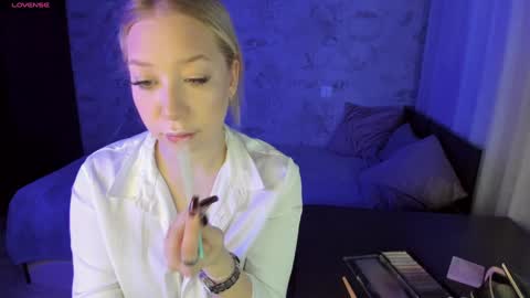 Snapshot of annabelle_art chatting on 01/16/25, 03:46 Annabelle online show from 01/16/25, 03:46