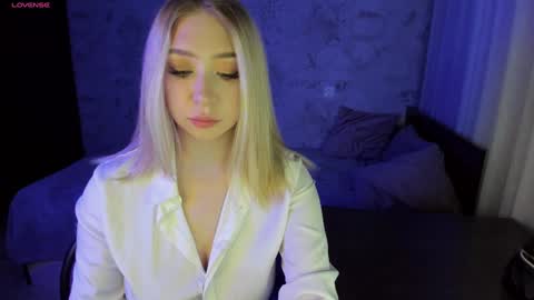 Snapshot of annabelle_art chatting on 01/16/25, 07:10 Annabelle online show from 01/16/25, 07:10