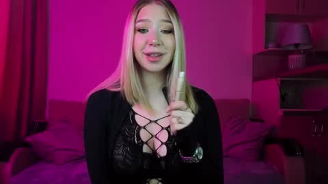 Snapshot of annabelle_art chatting on 02/10/25, 05:47 Annabelle online show from 02/10/25, 05:47