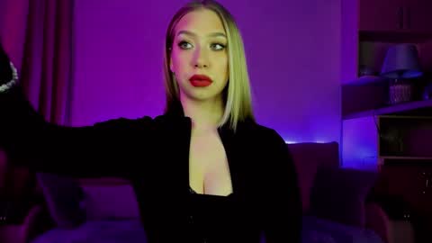 Snapshot of annabelle_art chatting on 02/16/25, 04:53 Annabelle online show from 02/16/25, 04:53