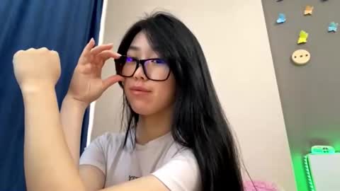 Snapshot of annabellegallego chatting on 10/16/25, 10:49 Aya online show from 10/16/25, 10:49