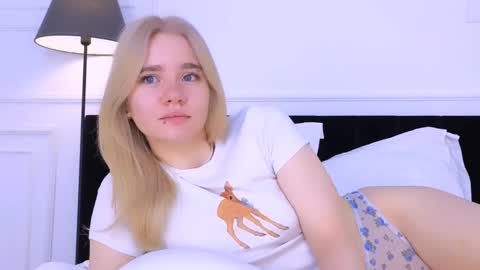 AnnaBelle online show from 10/14/25, 02:23