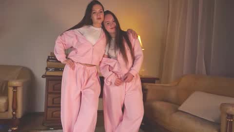 Lisa and Alice online show from 11/25/25, 02:28