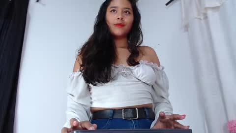 Anna online show from 03/11/25, 08:42