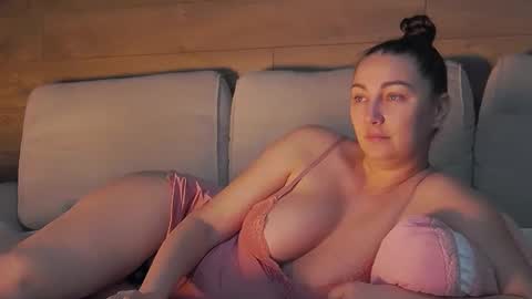 annasplash online show from 10/08/25, 05:49