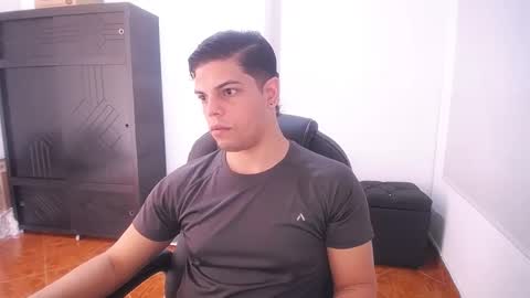 Snapshot of anndyhardy11 chatting on 12/12/24, 01:39 Anndy Hardy online show from 12/12/24, 01:39